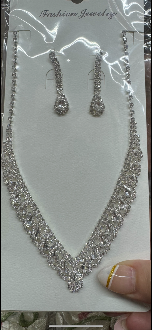 Small Tear Drop Neckalace Set